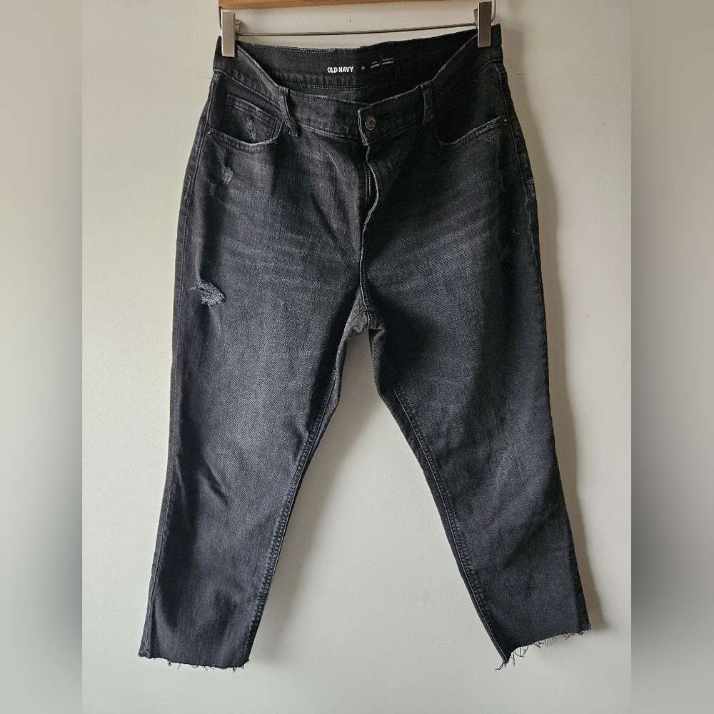 OLD NAVY mid rise boyfriend washed black jeans. Size 12